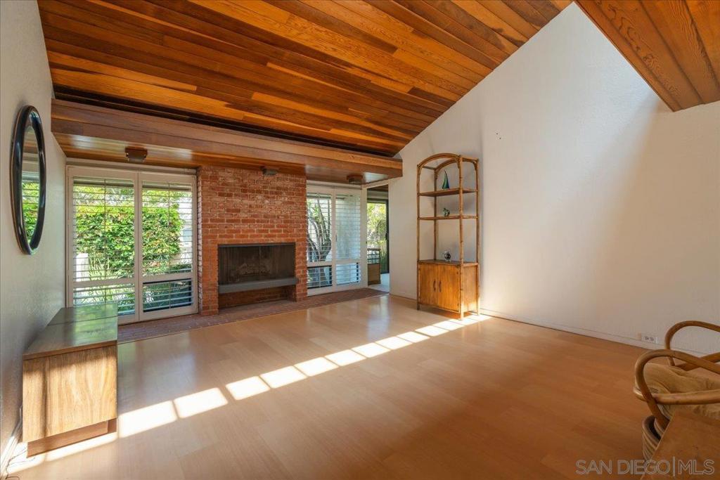 5643 Bloch St Property Photo 3
