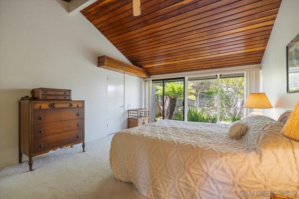 5643 Bloch St Property Photo 7