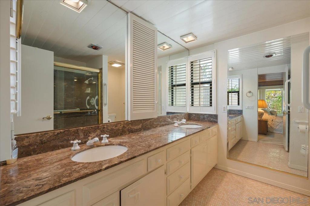 5643 Bloch St Property Photo 9