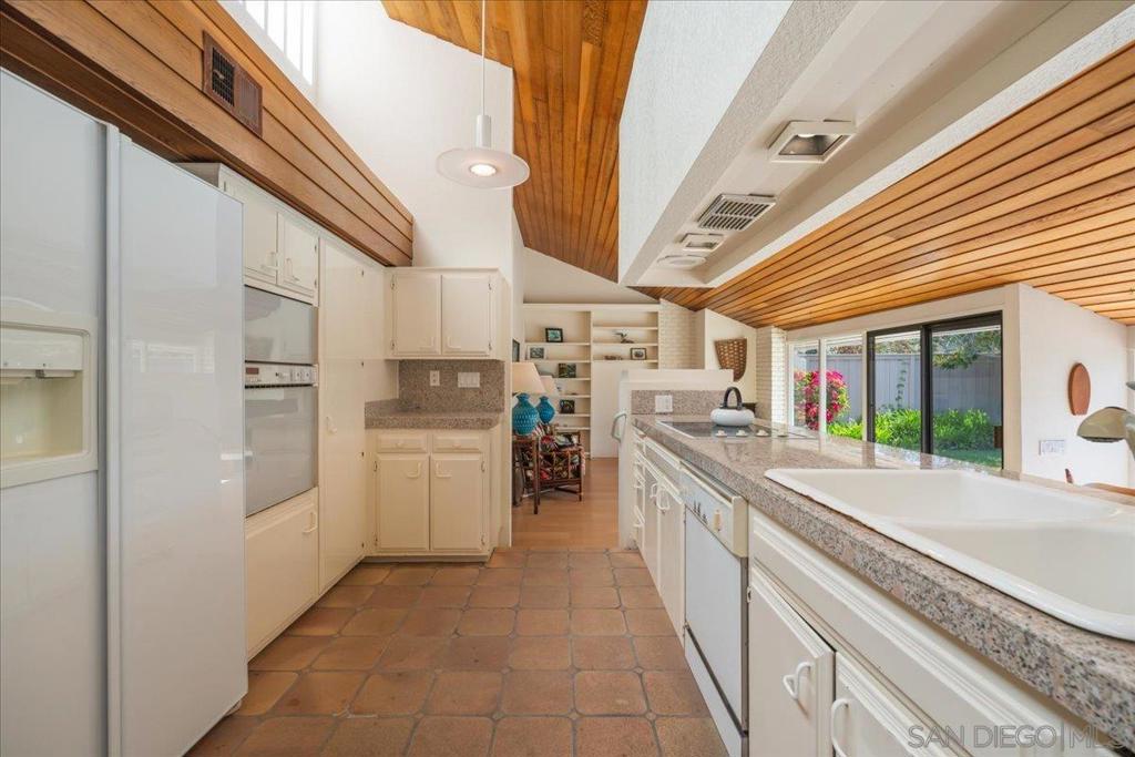 5643 Bloch St Property Photo 14