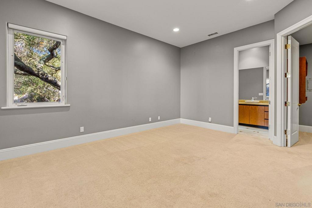 28521 Gladstone Ct Property Photo 24