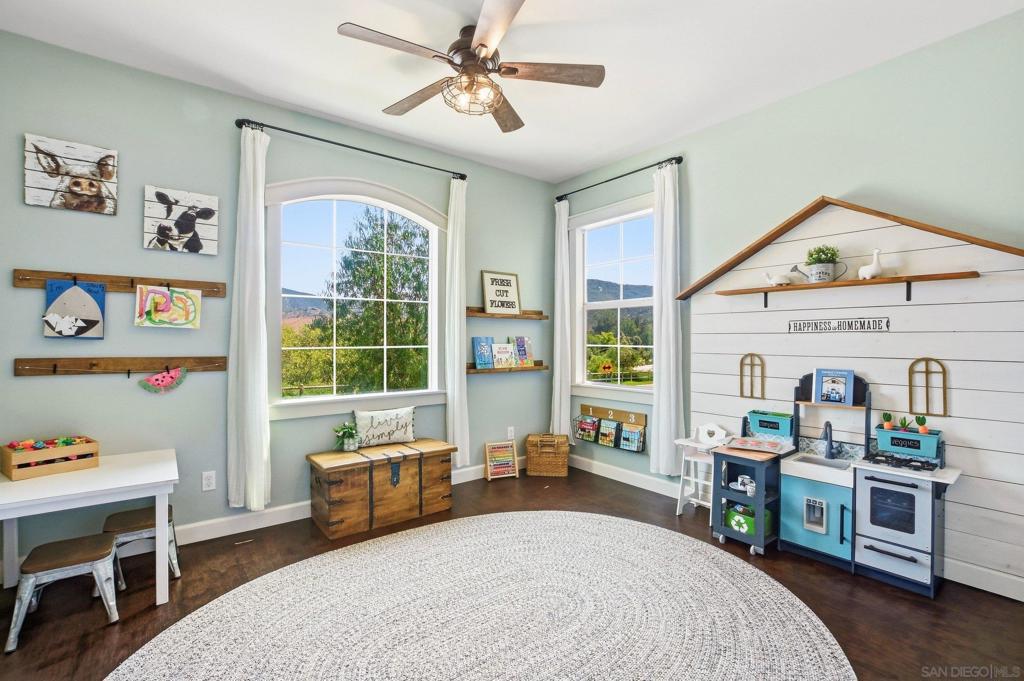 2847 California Poppy Property Photo 10