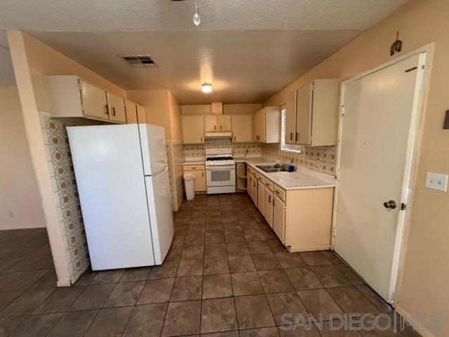 253 Robert Kennedy St Property Photo 8