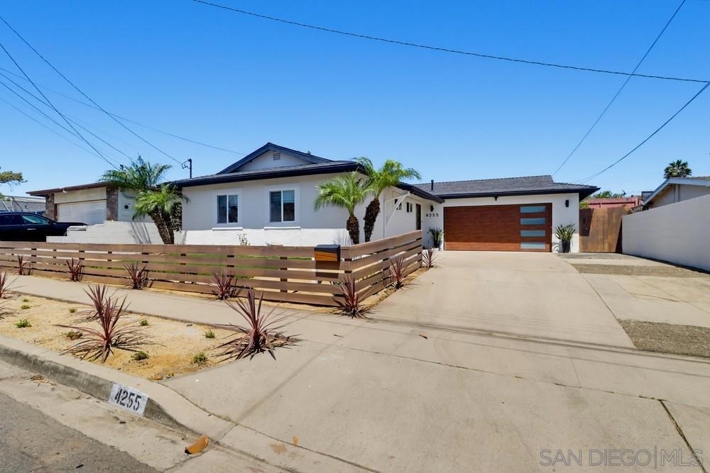 4255 Lochlomond St Property Photo