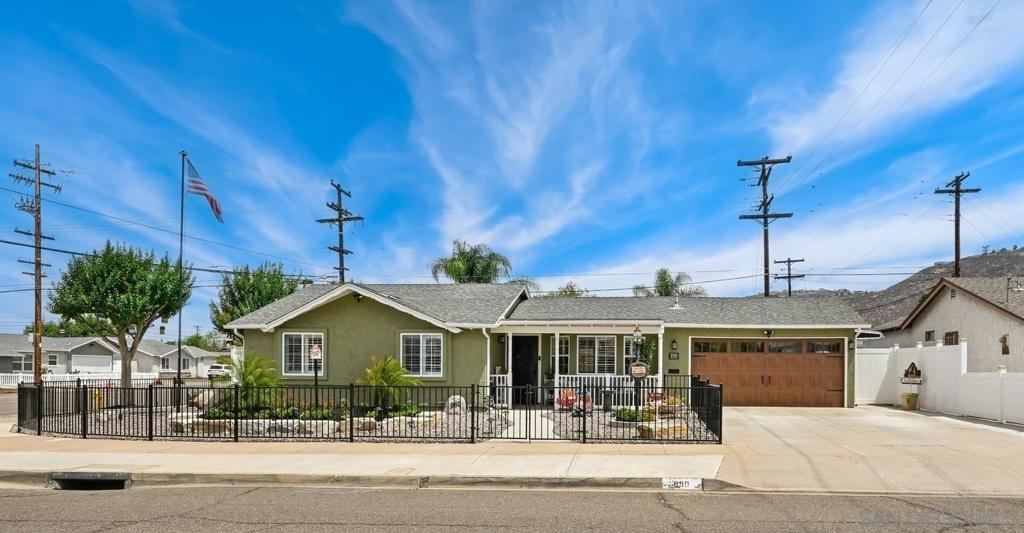 950 Spinel Property Photo 1