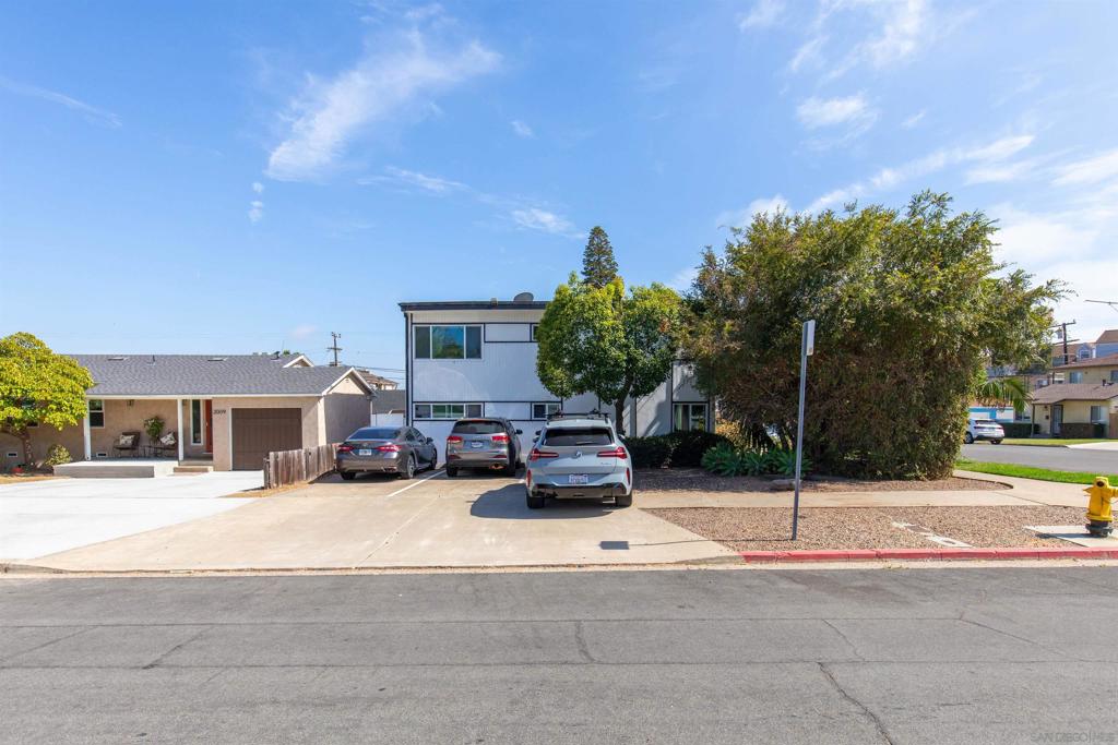 2003 Emerald Street Property Photo 4