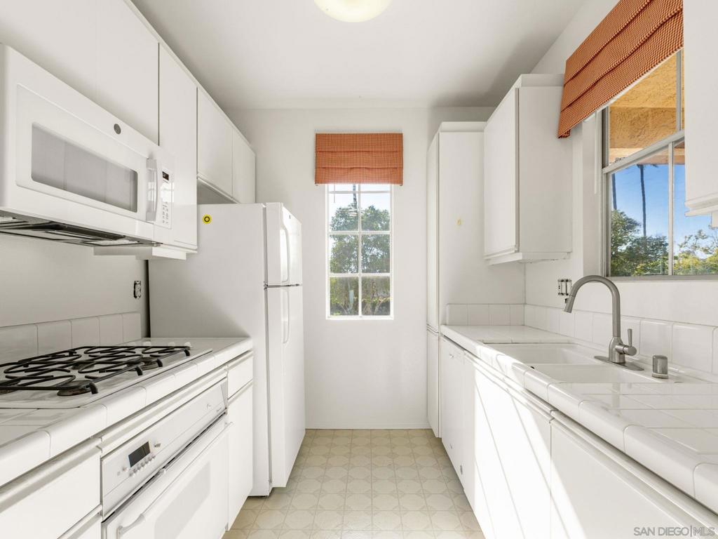 10830 Sabre Hill 202 Property Photo 5