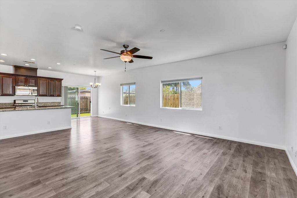 946 11th Property Photo 2
