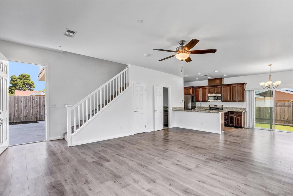 946 11th Property Photo 3