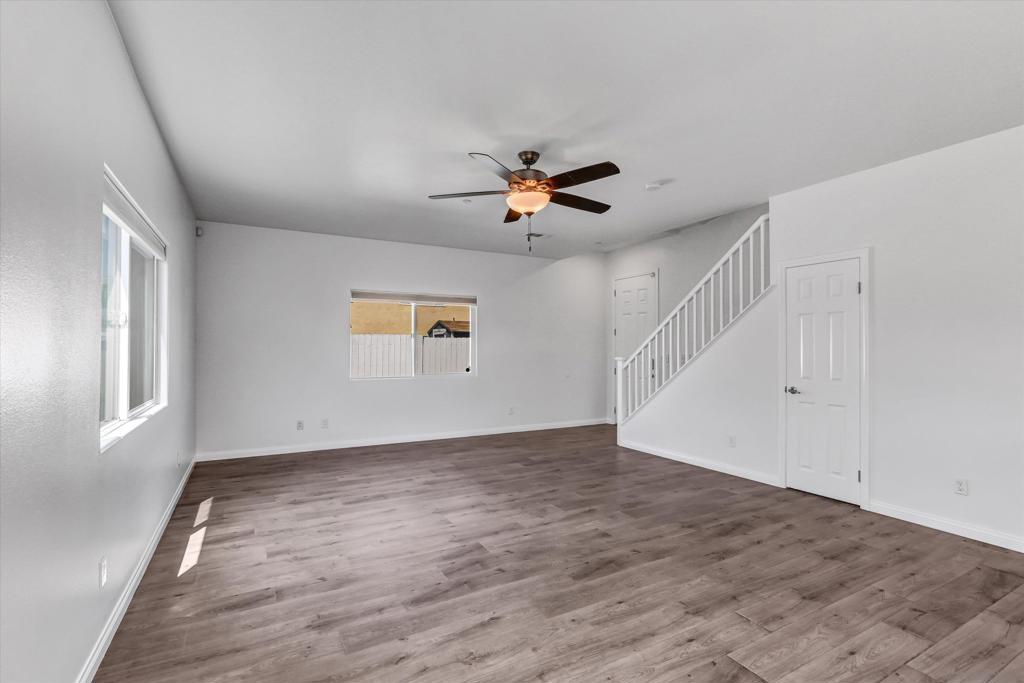 946 11th Property Photo 4