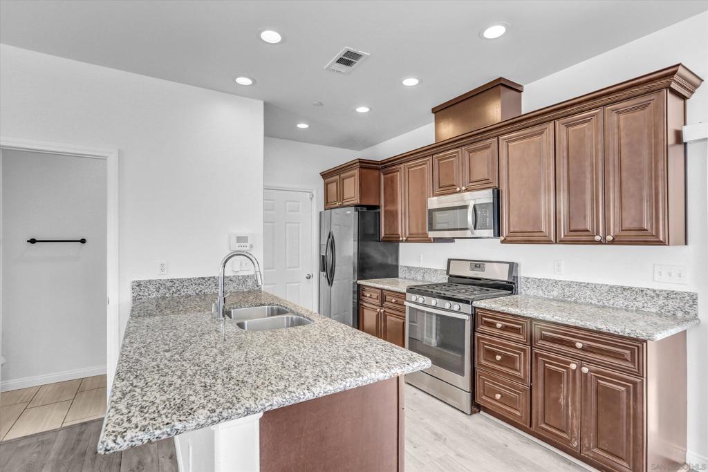 946 11th Property Photo 7