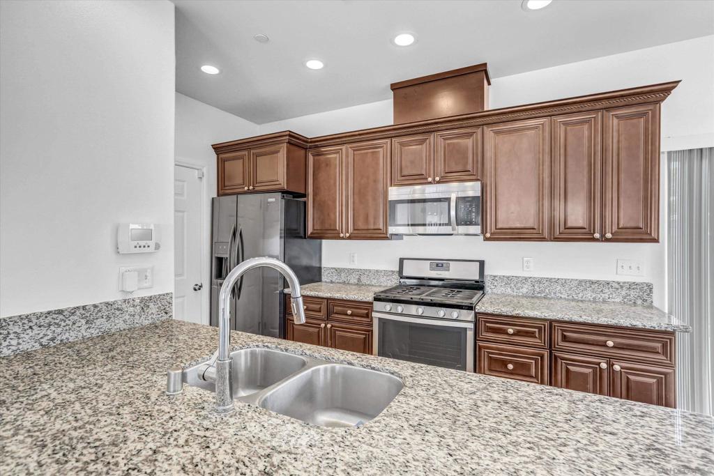 946 11th Property Photo 8