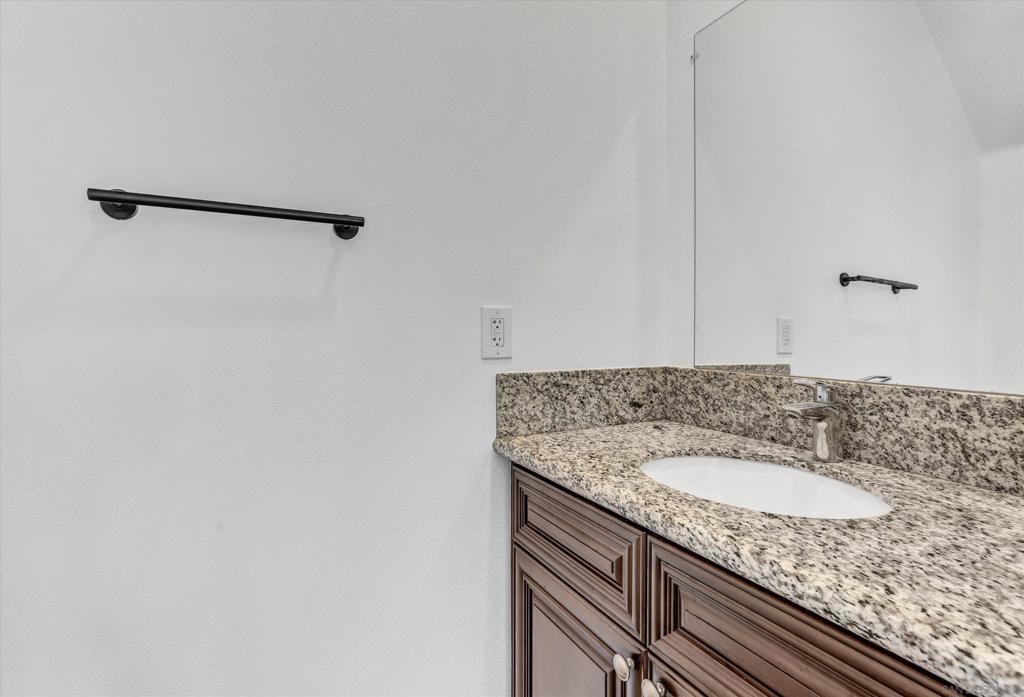 946 11th Property Photo 9