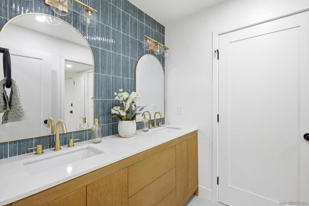 4044 Crystal Dawn 103 Property Photo 17