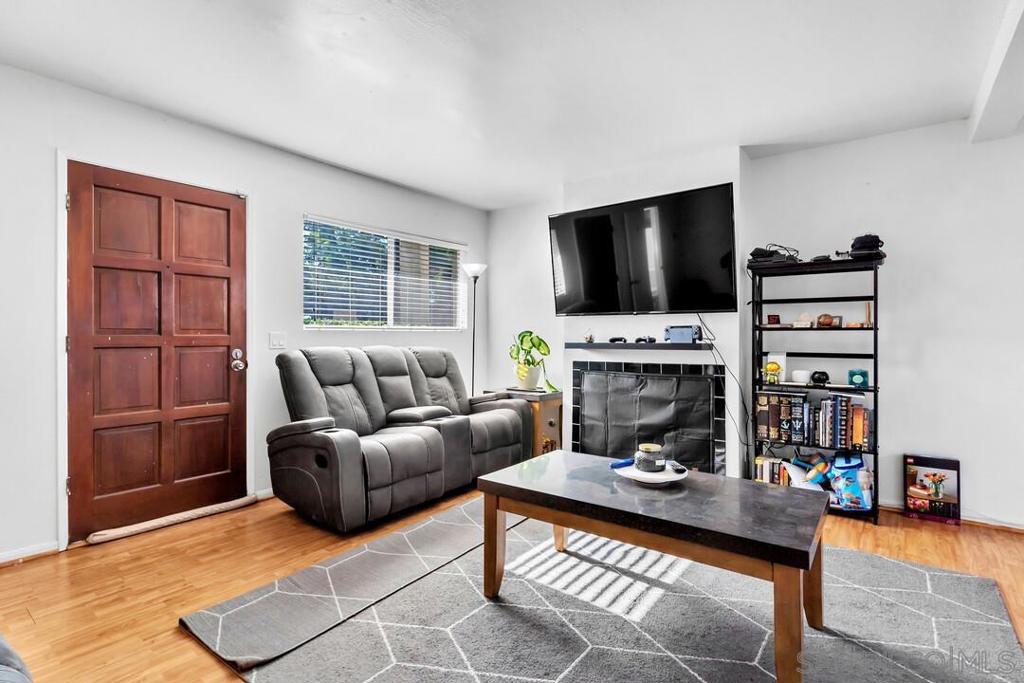 748 N Mollison Ave Unit A Property Photo 6