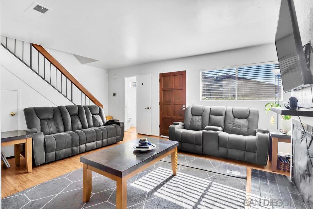 748 N Mollison Ave Unit A Property Photo 8