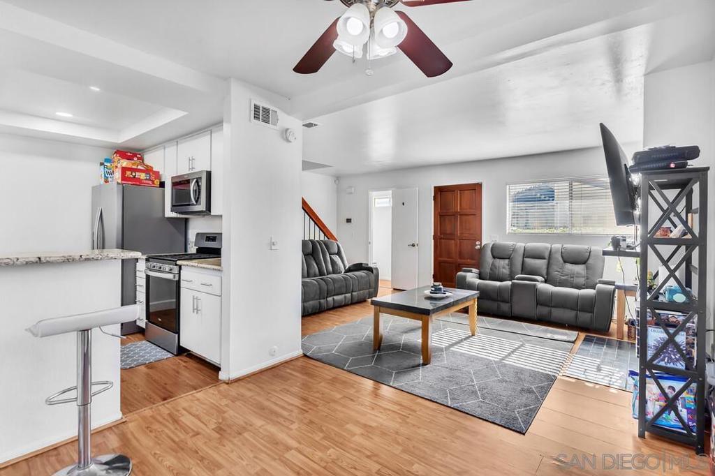 748 N Mollison Ave Unit A Property Photo 11