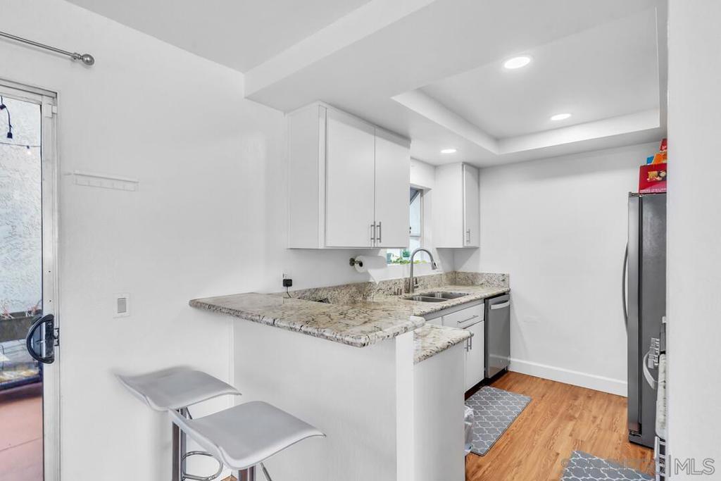 748 N Mollison Ave Unit A Property Photo 12