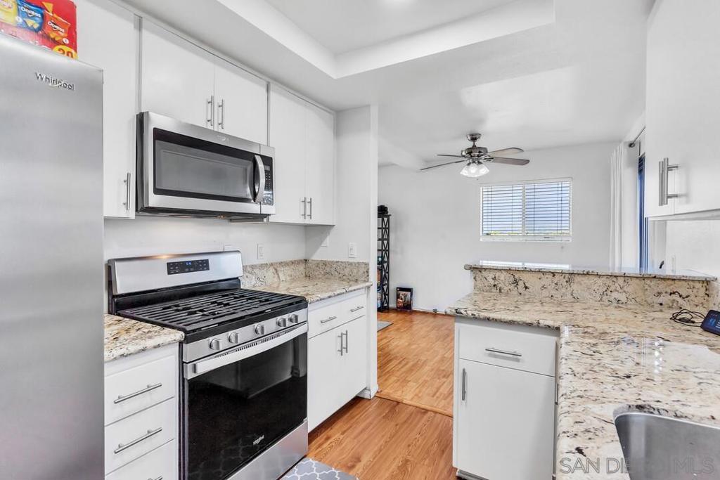 748 N Mollison Ave Unit A Property Photo 15
