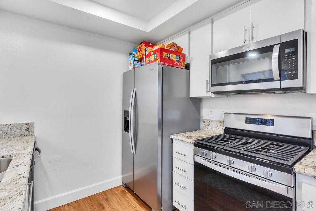 748 N Mollison Ave Unit A Property Photo 16