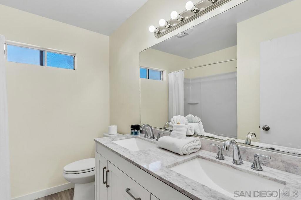 748 N Mollison Ave Unit A Property Photo 19