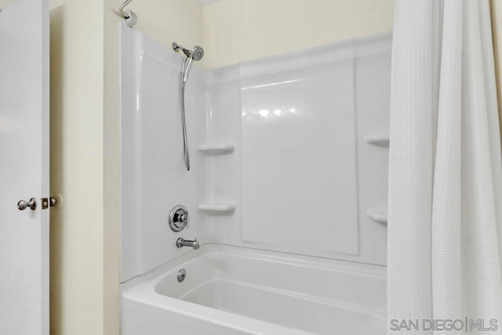 748 N Mollison Ave Unit A Property Photo 20