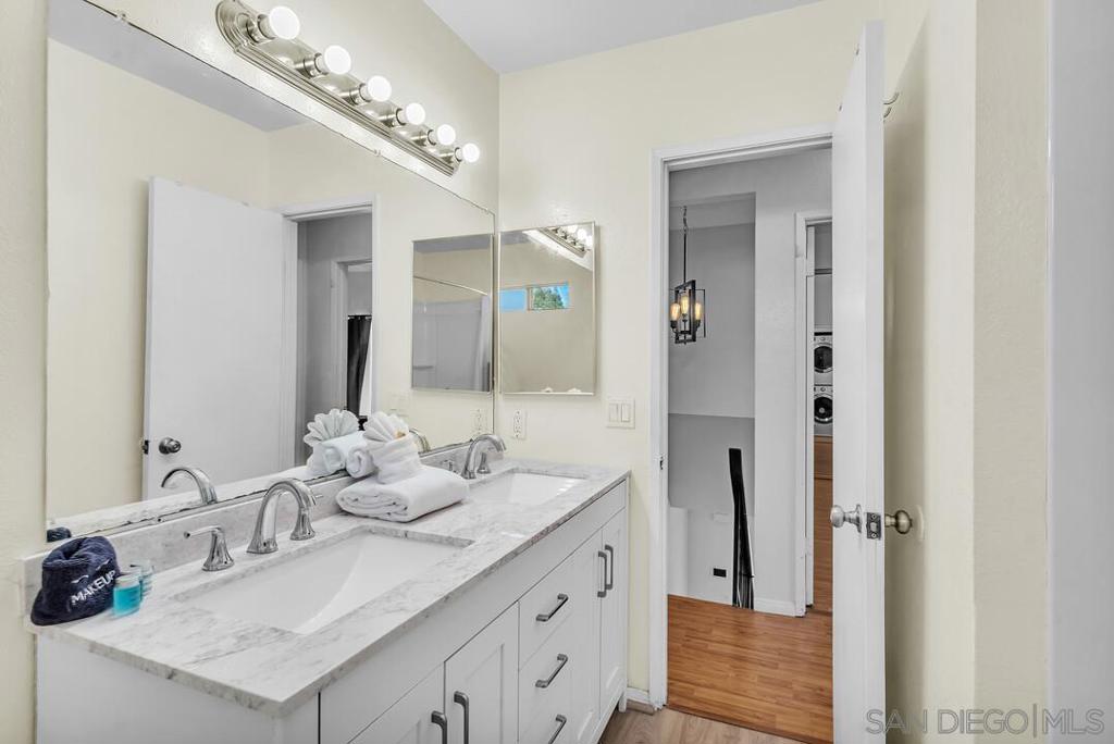 748 N Mollison Ave Unit A Property Photo 21
