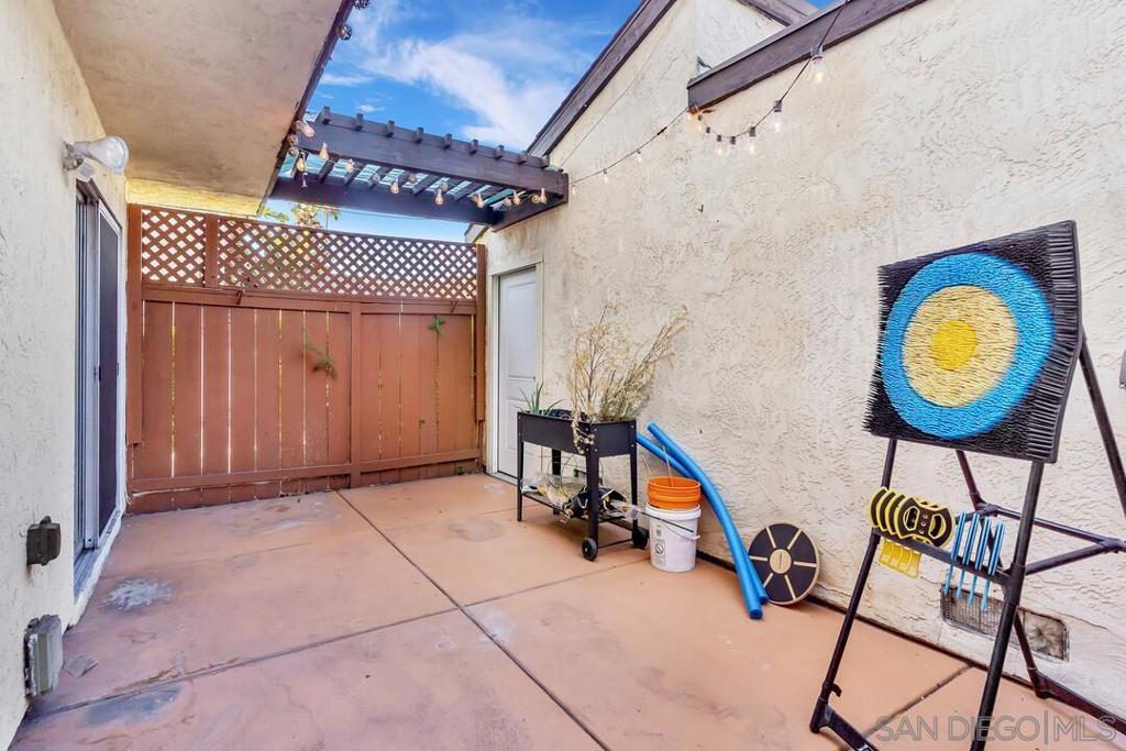 748 N Mollison Ave Unit A Property Photo 34