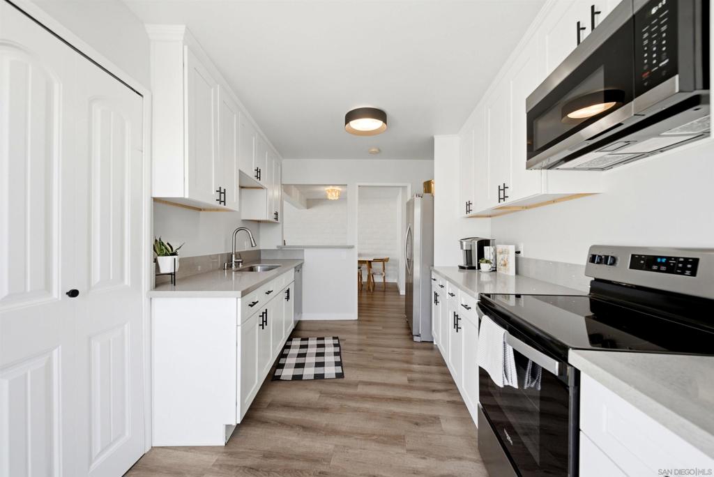 2544 Navarra Dr 12 Property Photo 12