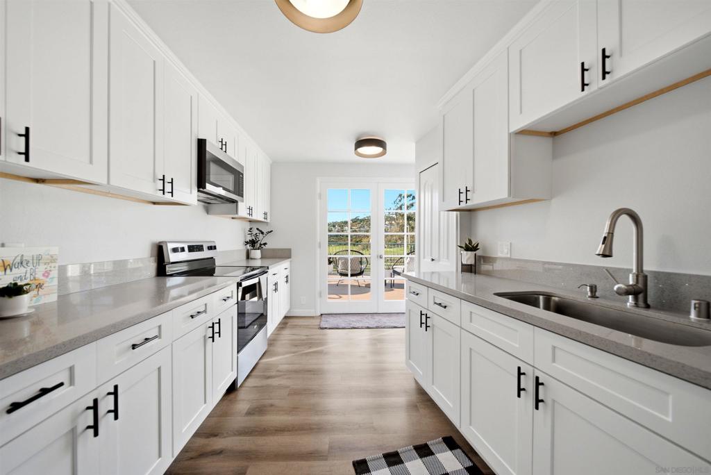 2544 Navarra Dr 12 Property Photo 14