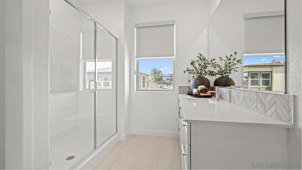 304 Honeysuckle Property Photo 8