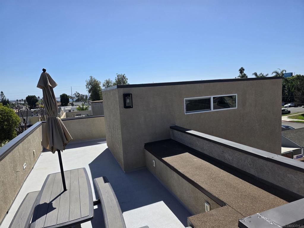 2114 Felspar Property Photo 8