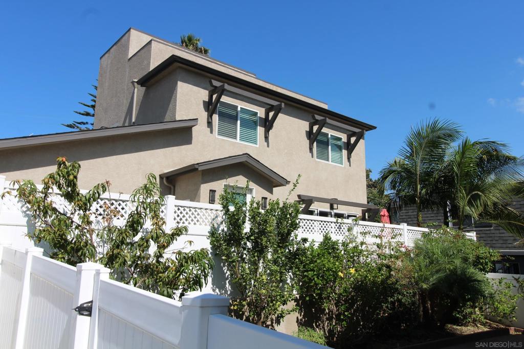2114 Felspar Property Photo 52