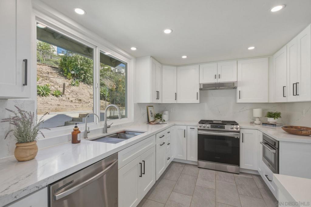 10274 Pebble Beach Dr Property Photo 15