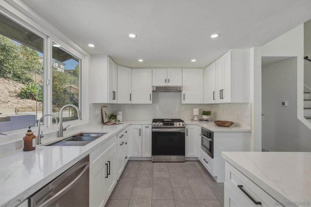 10274 Pebble Beach Dr Property Photo 16