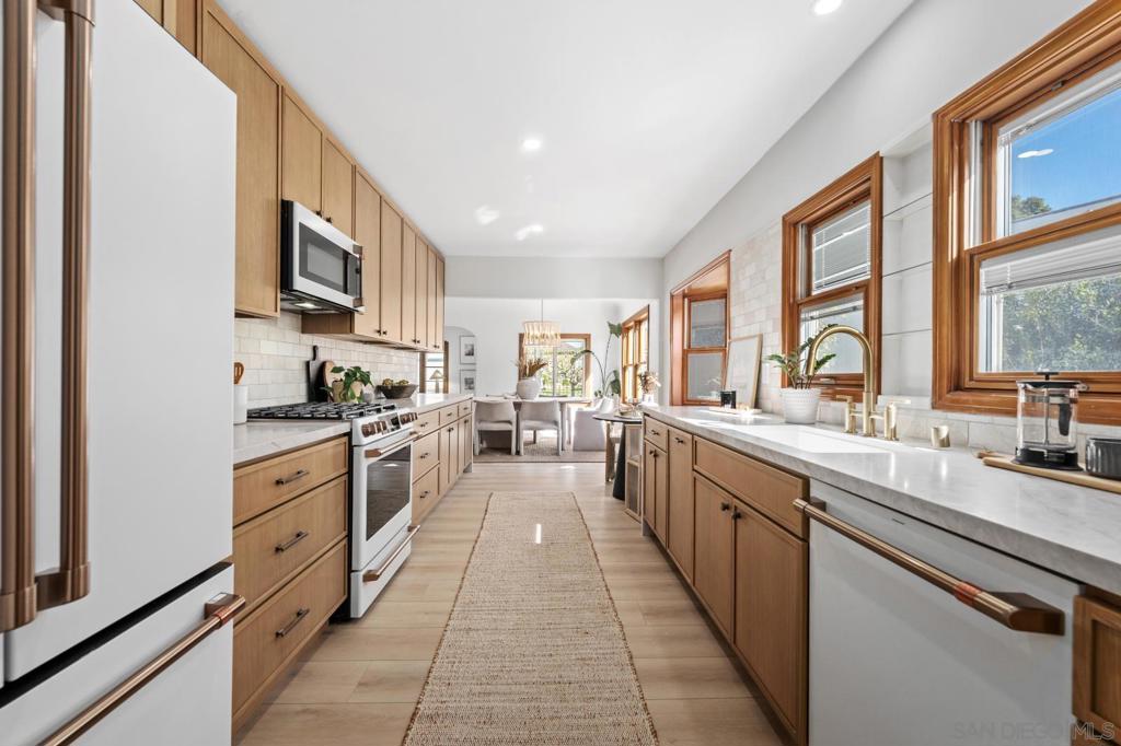 4866 Sussex Property Photo 12