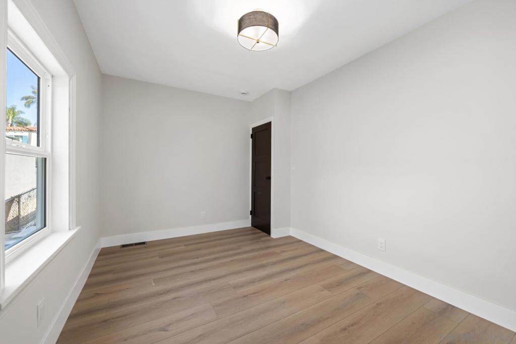 4866 Sussex Property Photo 20