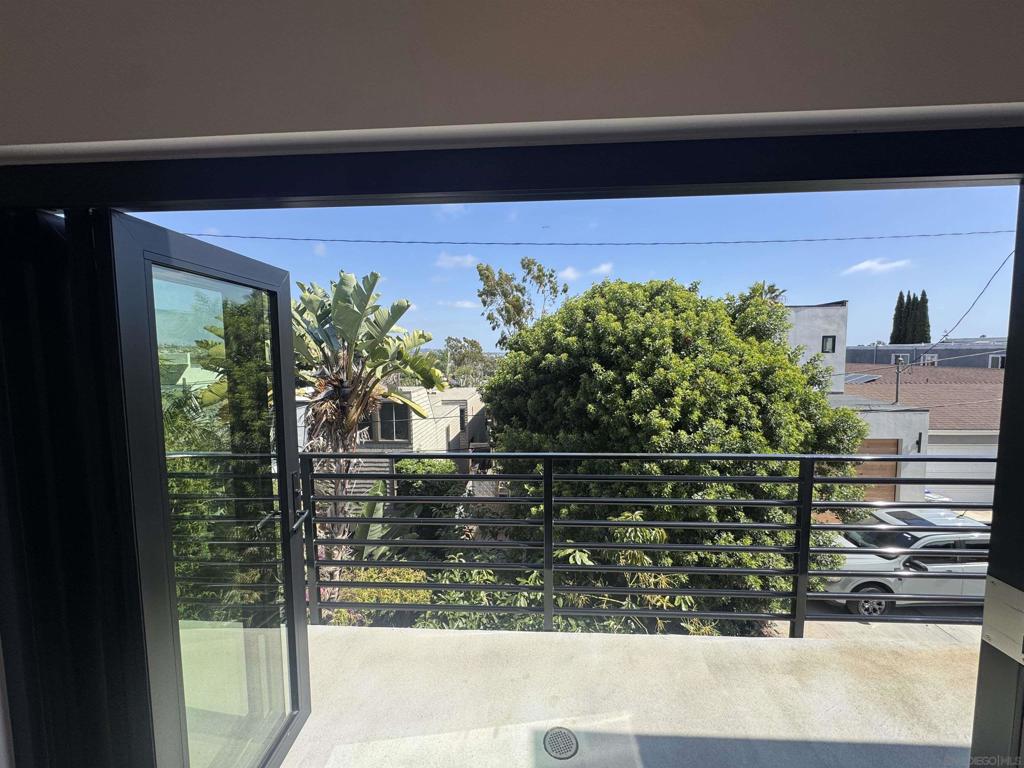 2527 Beryl St Property Photo 5