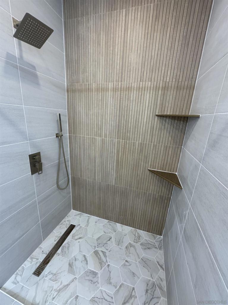 2527 Beryl St Property Photo 14