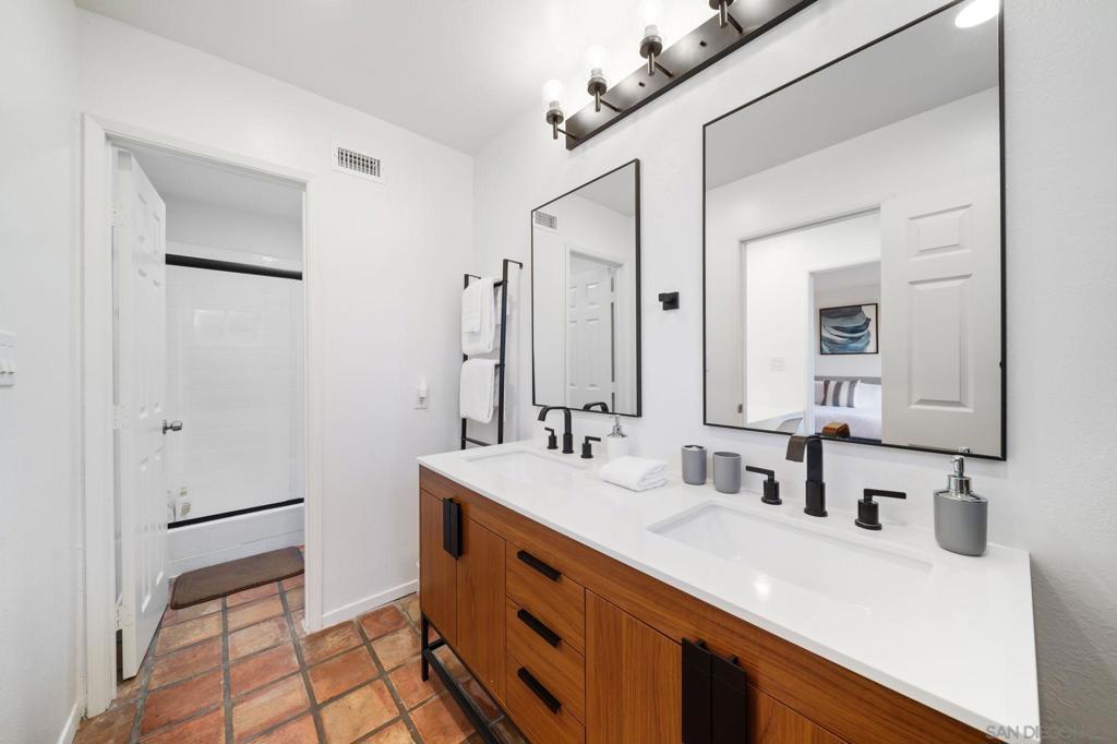 7806 Via Capri Property Photo 29