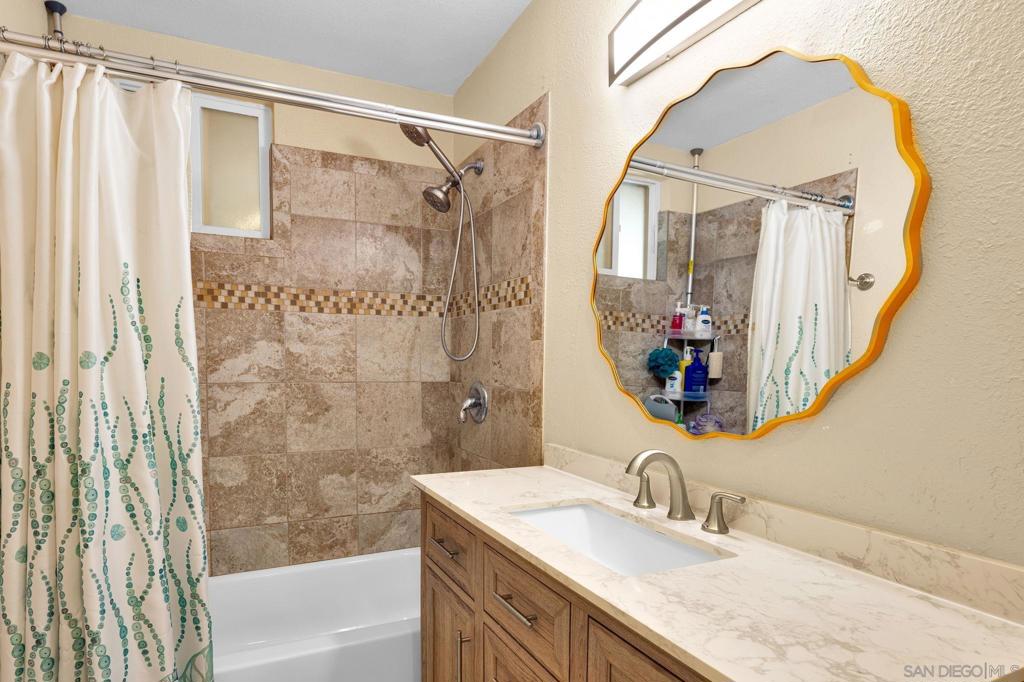 3504 Glade St Property Photo 17