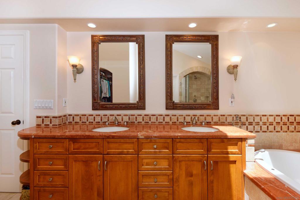 8745 Robin Hood Lane Property Photo 15