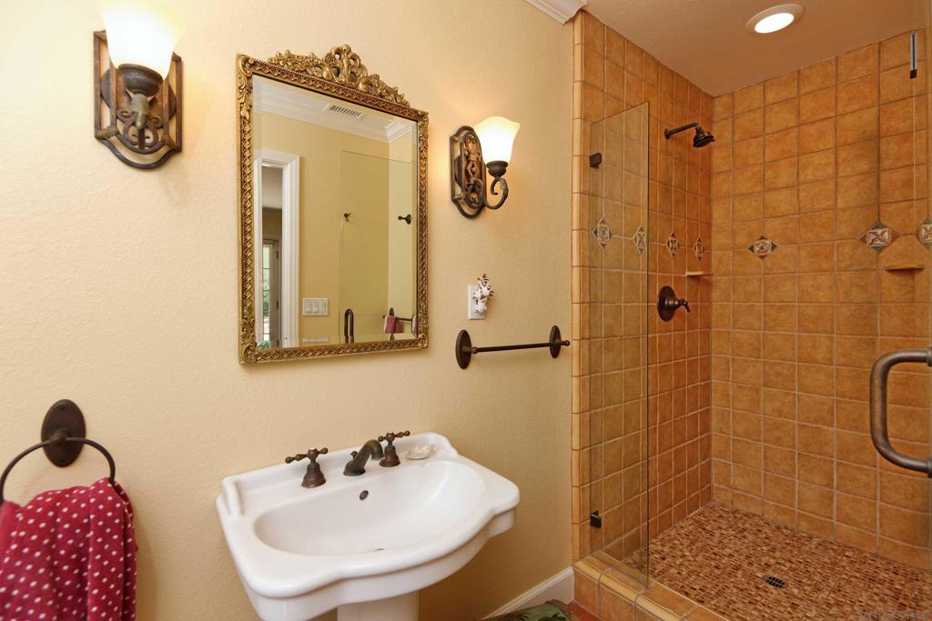 8745 Robin Hood Lane Property Photo 22
