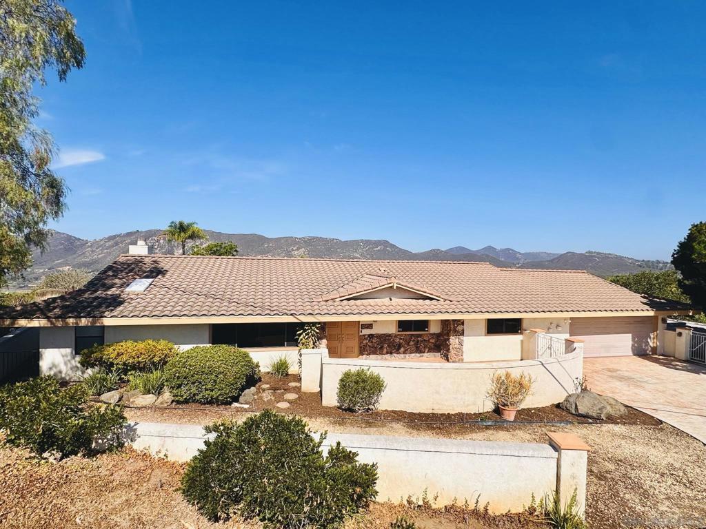 3343 Vista De La Cresta Property Photo 1