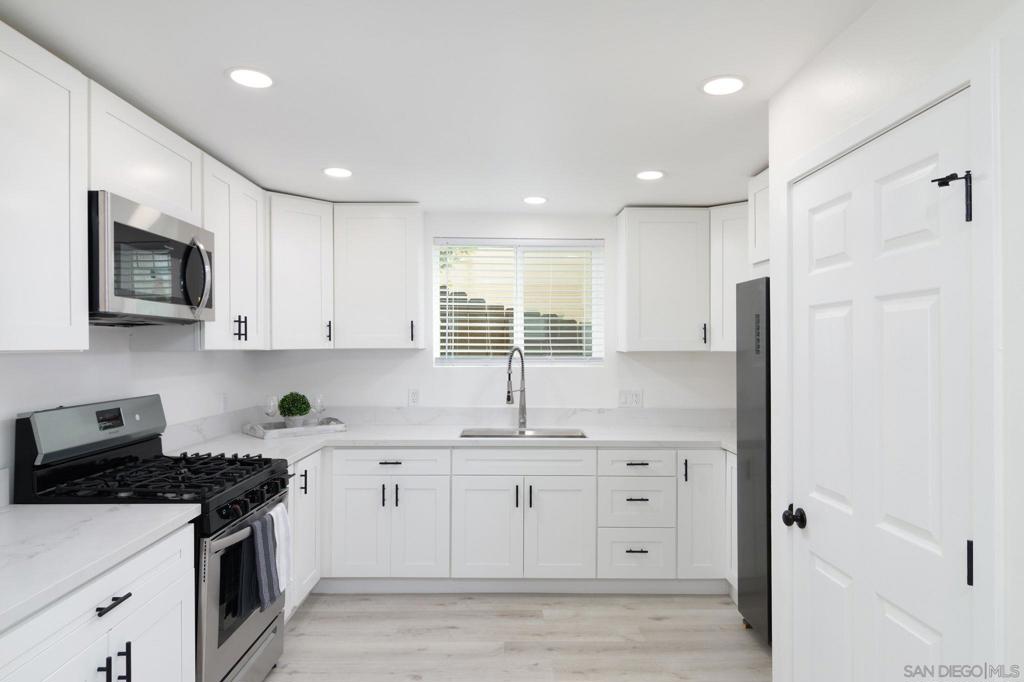 260018766SD Property Photo 18