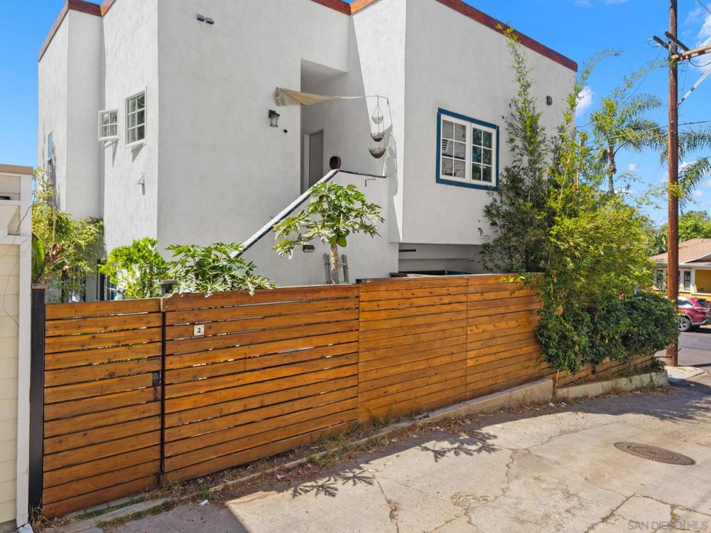 125 127 W Brookes Property Photo 4