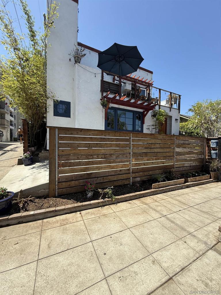 125 127 W Brookes Property Photo 37