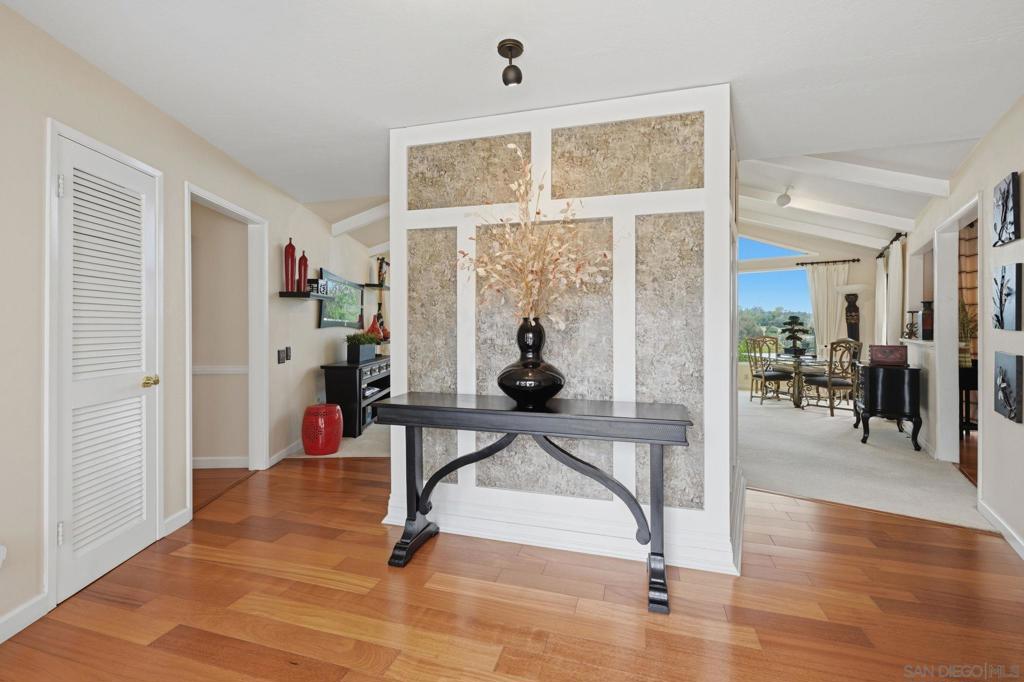 10649 Meadow Glen Way E Property Photo 5