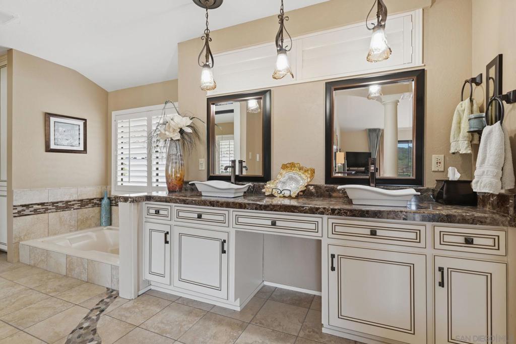 10649 Meadow Glen Way E Property Photo 31