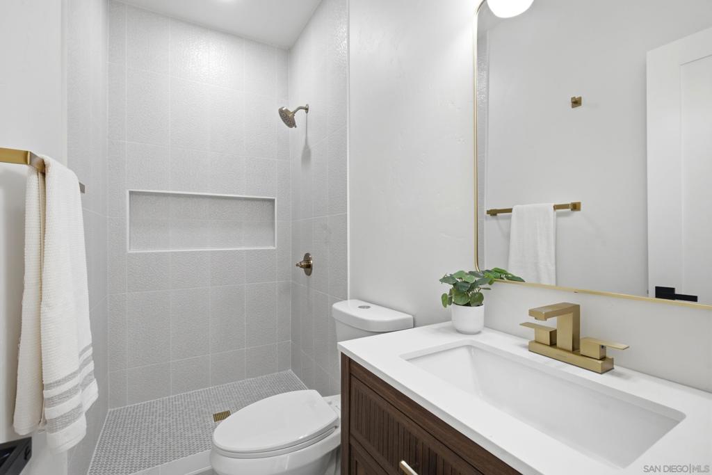 2901 Helix Property Photo 27